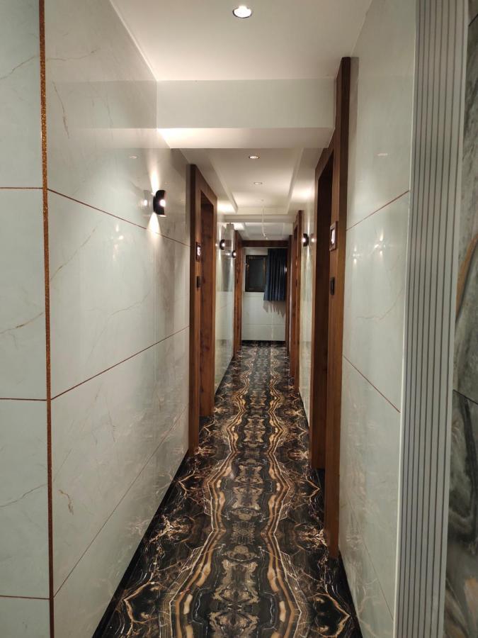 Hotel Lavish Ahmedabad Exterior foto